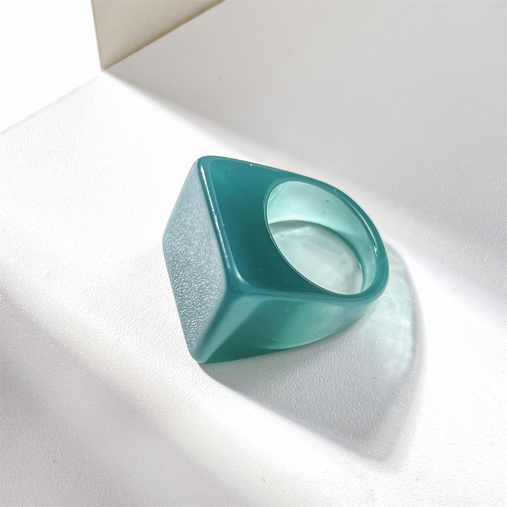 Nya Färgstarka Y2k Genomskinliga Gradient Blommande Fyrkantiga Akrylharts Ringar Set för Kvinnor Flickor Fest Smycken Hip Hop Ins Ringar