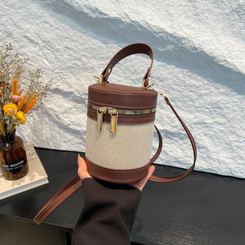 Повседневная простая весенняя женская сумка 2025 новая ретро-сумка нишевый дизайн модный тренд сумка через плечо