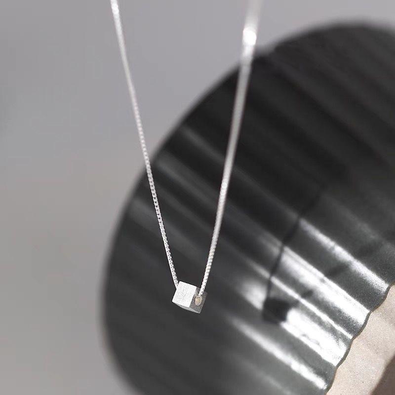 Square Necklace Fashionable and stylish necklace, collar, women's charm, transparent pendant necklace, party jewelry gift