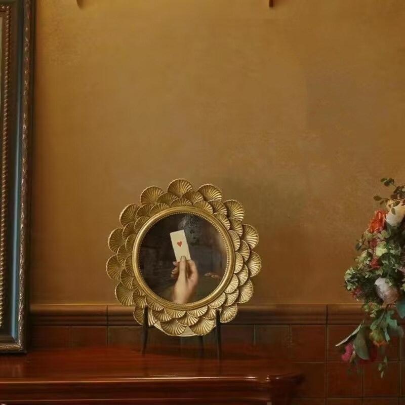 Traditional Wall Hanging Frame Resin Construction Decorative Gallery Wall Decors for Living Room Service Beauty Charm