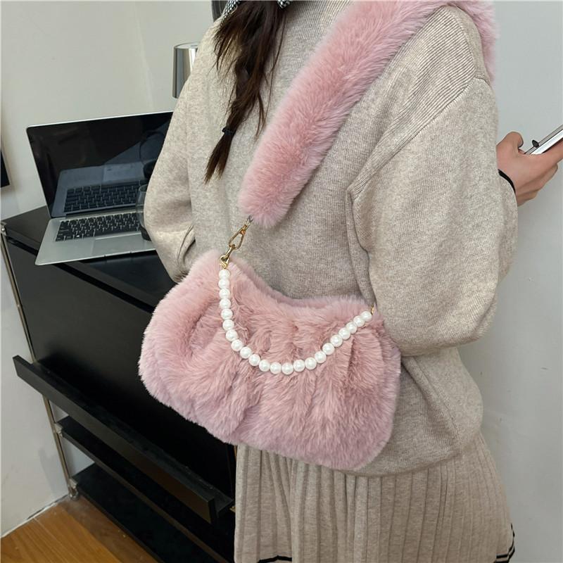 Luxury Faux Fur Underarm Bag Pearl Chain Plush Handbag Fashi Winter Shoulder Bag With Soft Fluffy Pleat Elegant Commuter Bag