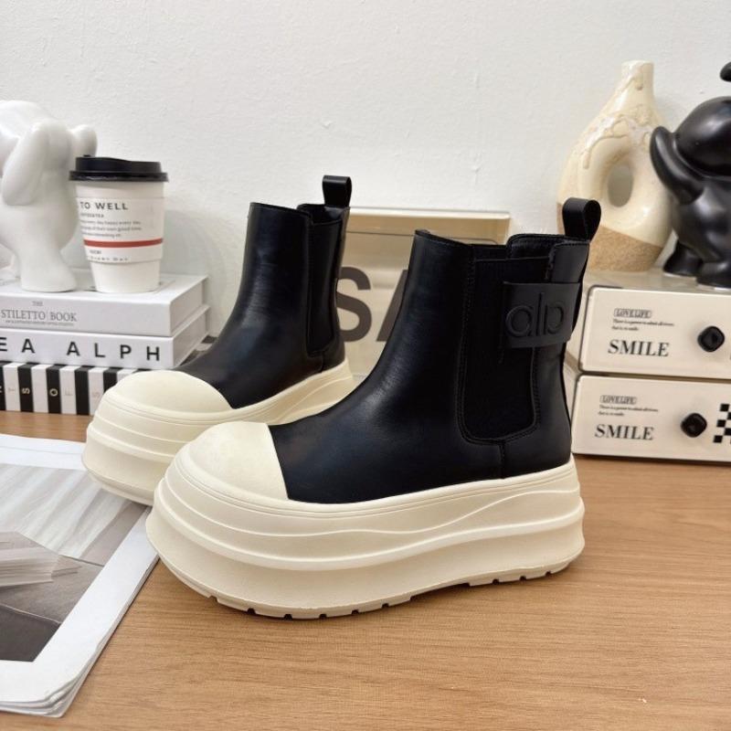 Autumn New Thick Soled Sleeve Ankle Boots for Women with Short Stature, Height Increasing Versatile Chelsea Short Boots