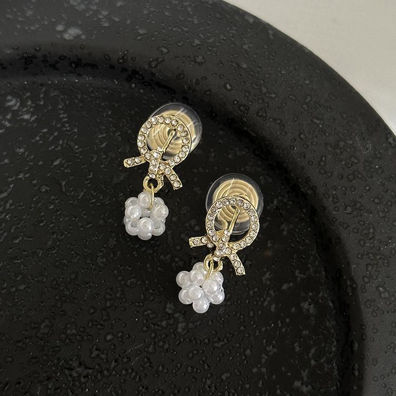 Korean Style Retro Pearl Ear Clip for Women - Mosquito Coil Holder, No Piercing, High-End, Fashionable and Versatile Luxury Earrings