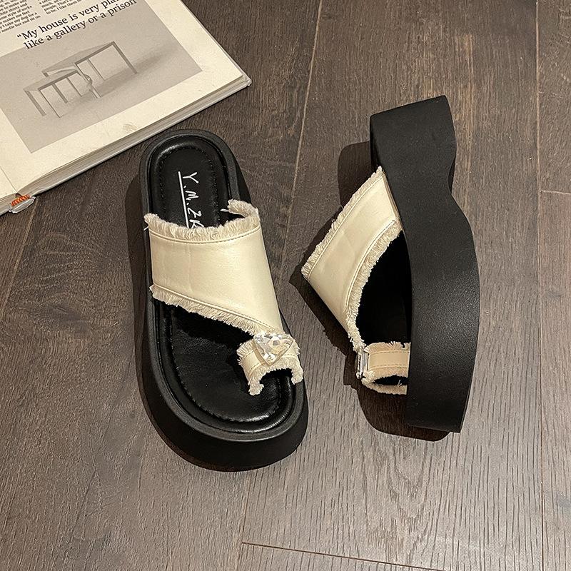 Thick-bottomed Casual Cover Toed Rhinestone Slippers Women's 2025 Summer New Super Fire Beach Versatile Lace One-word Cool Slippers