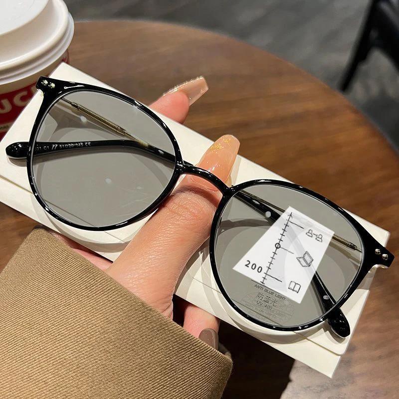 Vintage Far Sight Pochromic Glasses Fashion Round Progressive Multifocal Reading Glasses for Women Men Color Changing Eyewear