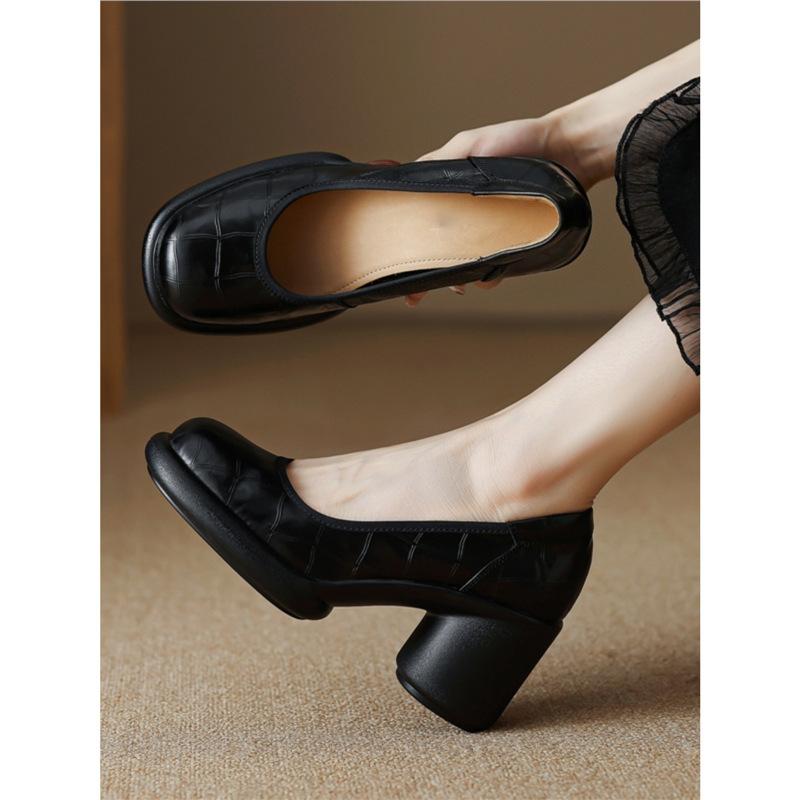 Female retro style spring and autumn new soft leather round head light waterproof 2025 fashion heel thick platform platform platform platform sing