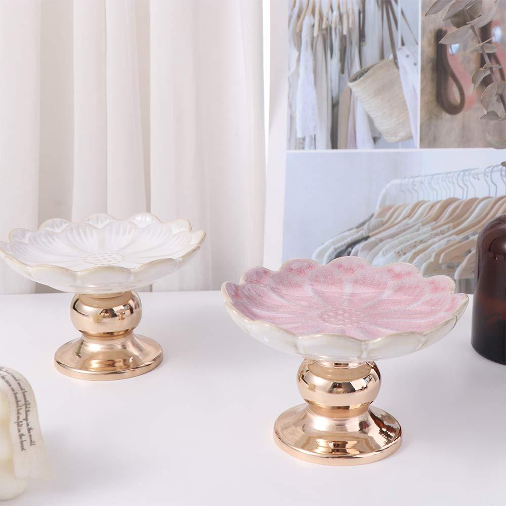 Creative European Style Ceramics Candle Stand Light Luxury Romantic Candle Holder Exquisite Candlestick Birthday Gift