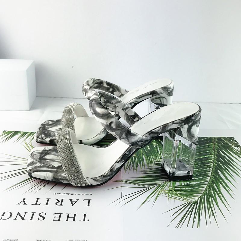 Letní dámské fetiš 8,5 cm vysoké podpatky Mules Blokové průhledné podpatky Třpytivé křišťálové pantofle Kožené lesklé nazouváky Graffiti boty