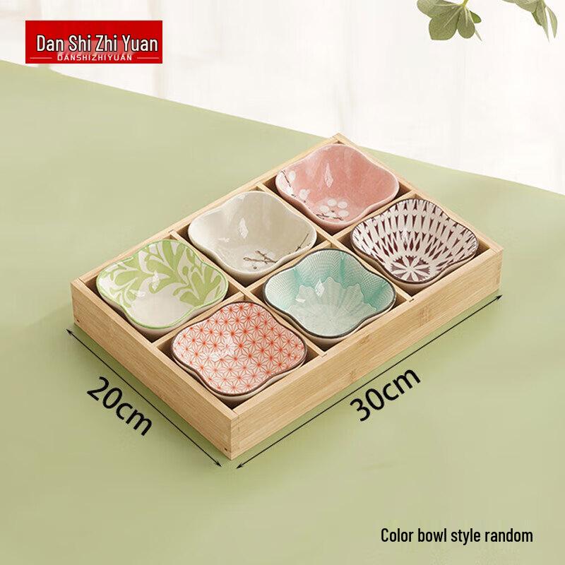 

Дерев яний сервірувальний піднос з кількома відділеннями