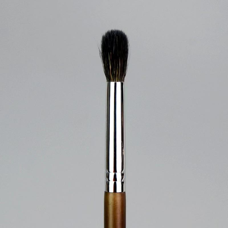 Tapered Wool Animal Hair Makeup Brush for Eyeshadow, Blending, Concealer, and Lip & Brow Application.