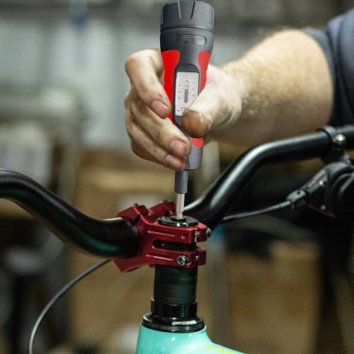 Socpuro Preset Torque Wrench, 6.35mm Drive, 1-7 Nm (0-65 in.lbs), 20-Piece Set of Driver Bits, Torque Setting, Overtorque Prevention, Auto-Lock