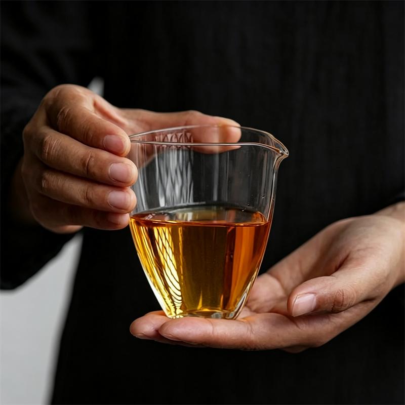 

Japanese Style Triangle Shape Glass Fair Cup Tea Pitcher Heat Resistant Chahai Tea Ceremony Tea Server Kung Fu Tea Set Accessori 220ML
