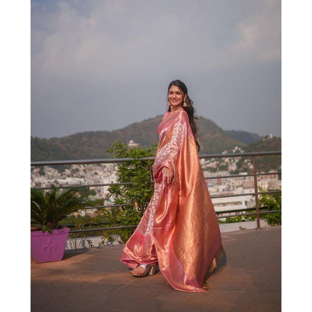 This Beautiful Saree Is Elegantly Decorated with Gorgeous Solid Jacquard Weave That Gives a Perfect Look To the Outfit.