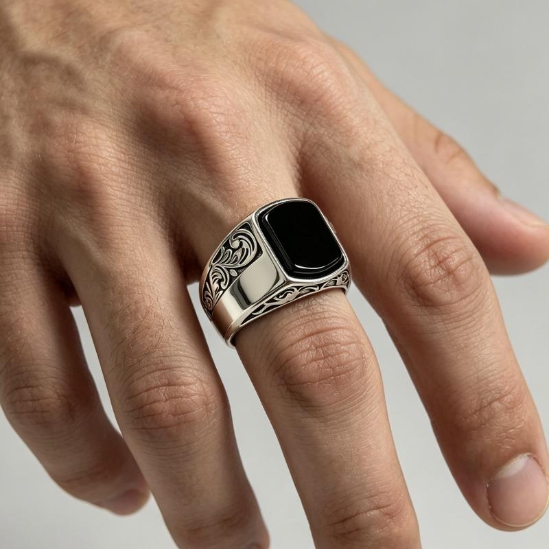 New Men's Domineering Black Gemstone Ring, European and American Engraved Lace Men's Ring Daily Wear