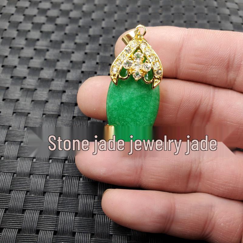 Elegant Jade Emerald Rhombus Pendant Necklace in Bright Green