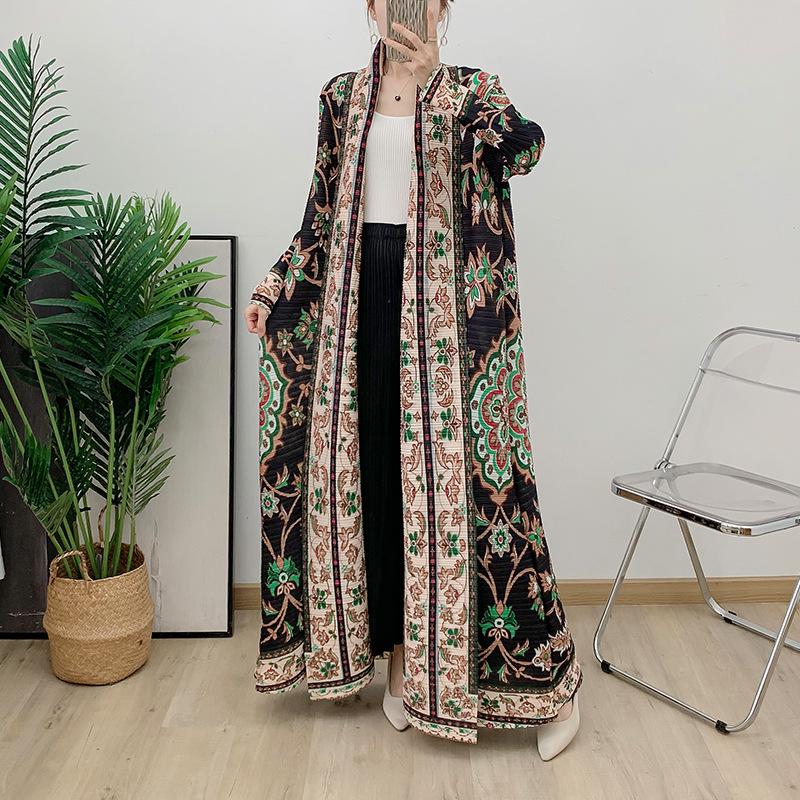 Muslim Middle Eastern Women's Pleated Long Robe Evening Dress with Lace-Up Detail