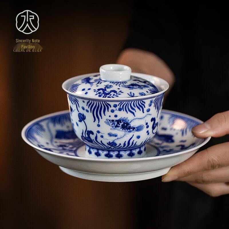 Chengdexuan Jingdezhen Hand-painted Fish & Algae Blue & White Porcelain Gaiwan