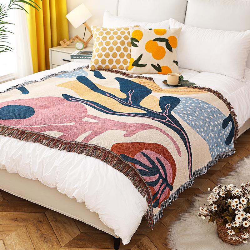 Versatile Ins-Style Line Illustration Blanket: Perfect for Camping, Casual Use, Naps, Throwing, Sofas, Picnics, and Bed Ends.