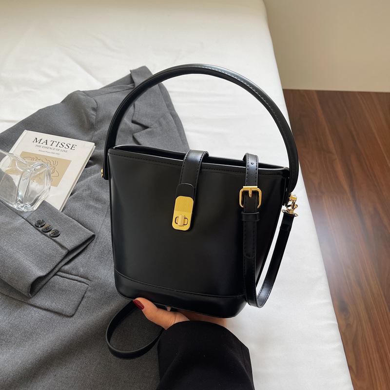 Niche Design Hand-carried Bucket Bag Women's New High-end Retro Versatile Shoulder Messenger Bag