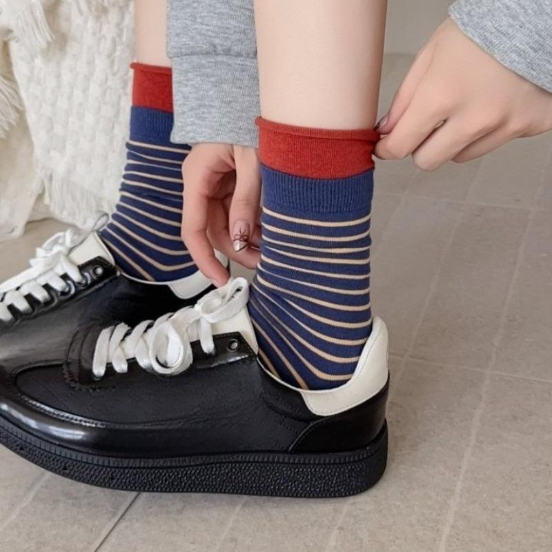 Weiße gerollte Socken, Damen-Mittelwadensocken, Damen-Frühlings- und Herbst-Streifensocken ohne Naht