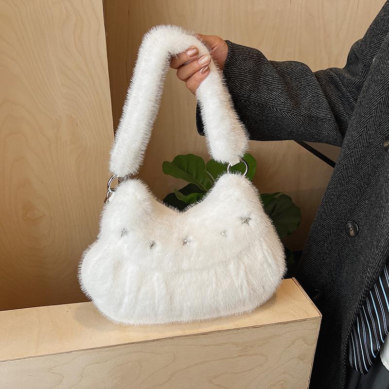 Versatile Plush Simple and Exquisite Messenger Bag, Advanced Design Sense 2025 Autumn and Winter Women's One-shoulder Portable Dumpling Bag