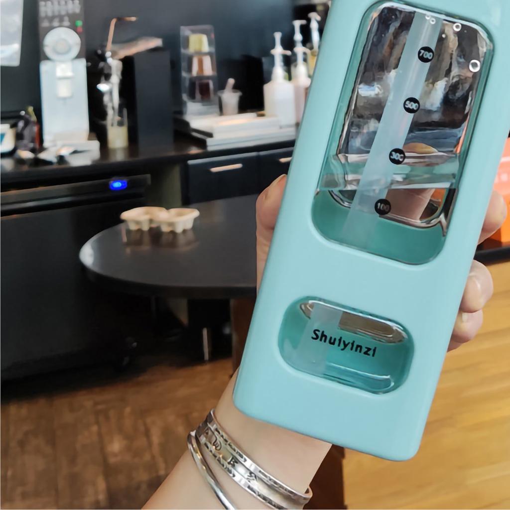 Trinkflasche mit Strohhalm und Markierung 700 ml Großes Fassungsvermögen Doppellagige Wasserkanne für Zuhause, Fitnessstudio, Schule