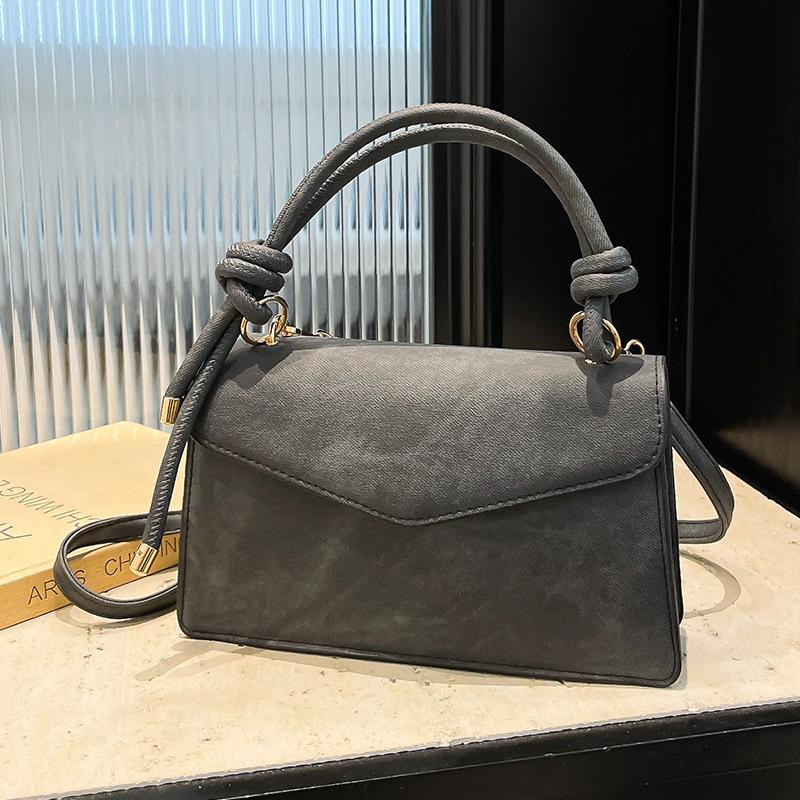 Ta mała kwadratowa torebka jest prosta, modna, wszechstronna i stylowa. To jednoramienna torba crossbody