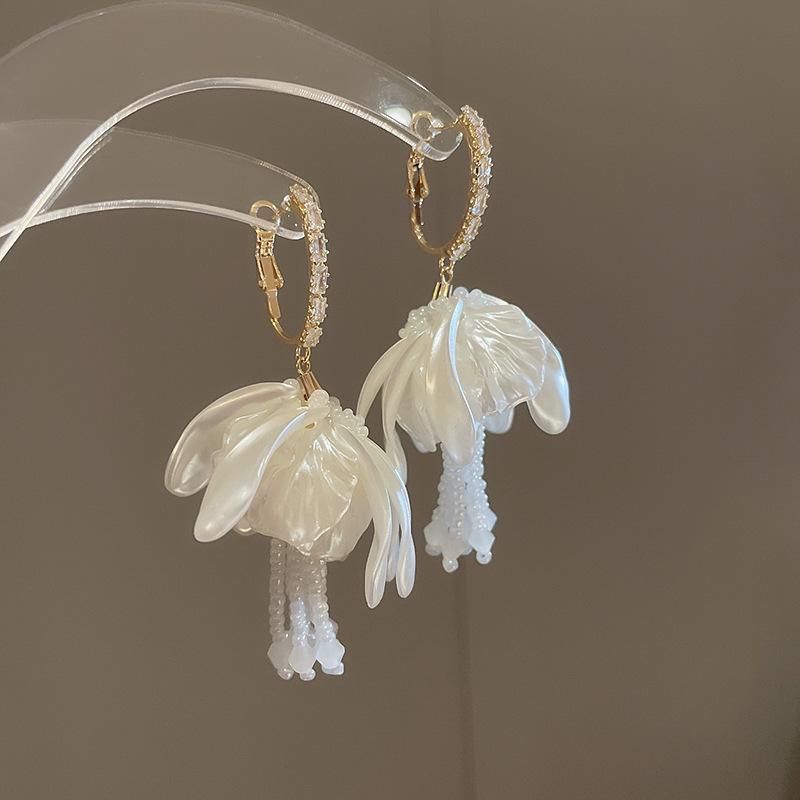 Silver needle French retro flower pearl fringed earrings personality sweet temperament stud earrings women