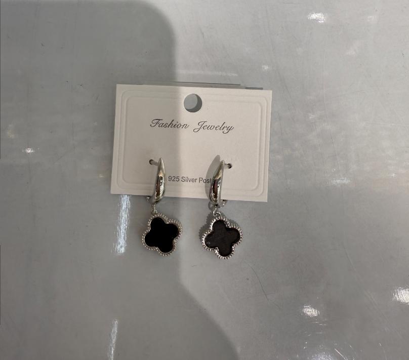 

Позолоченные ретро-серьги в форме листьев, доступны в двух цветах с глянцевой текстурой, модные и универсальные серьги 3*2cm чёрный