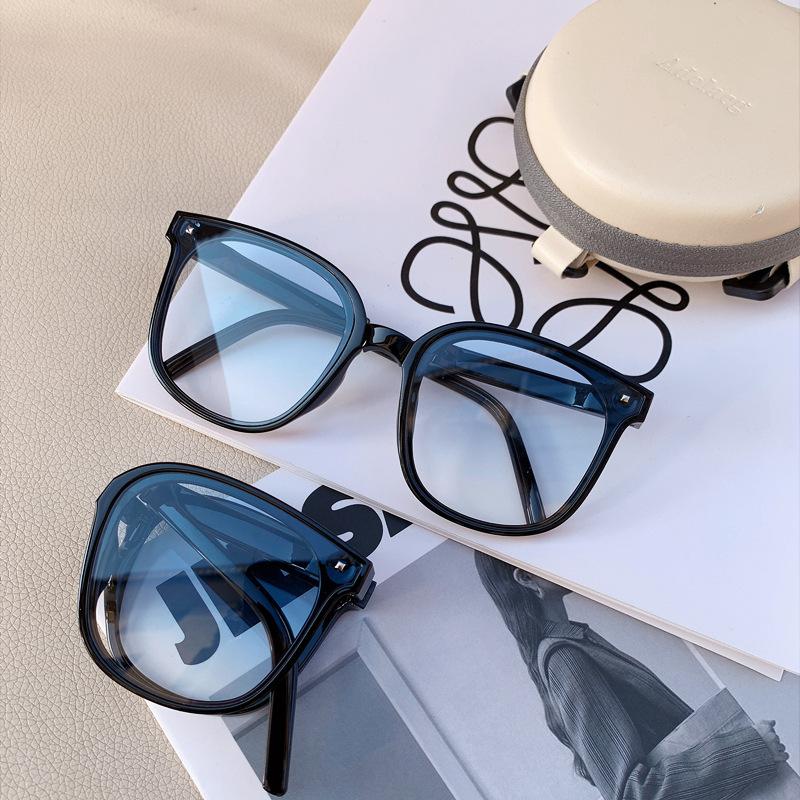 1/2pcs Fashion Folding Sunglasses Female Rivet Sun Glasses Simple Design Large Frame Retro Goggles For Convenient Travel Oculos