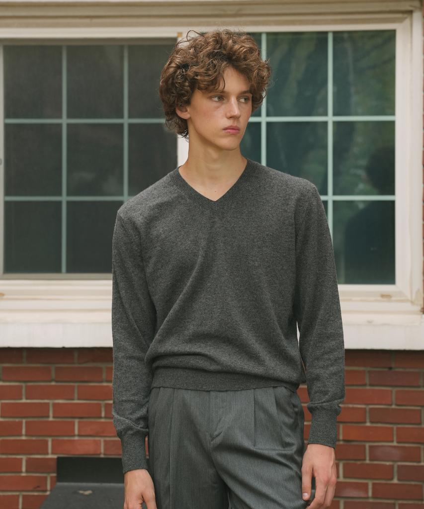 BELLIEF Essential Merino Wool Fine V-Neck Knit (Charcoal)