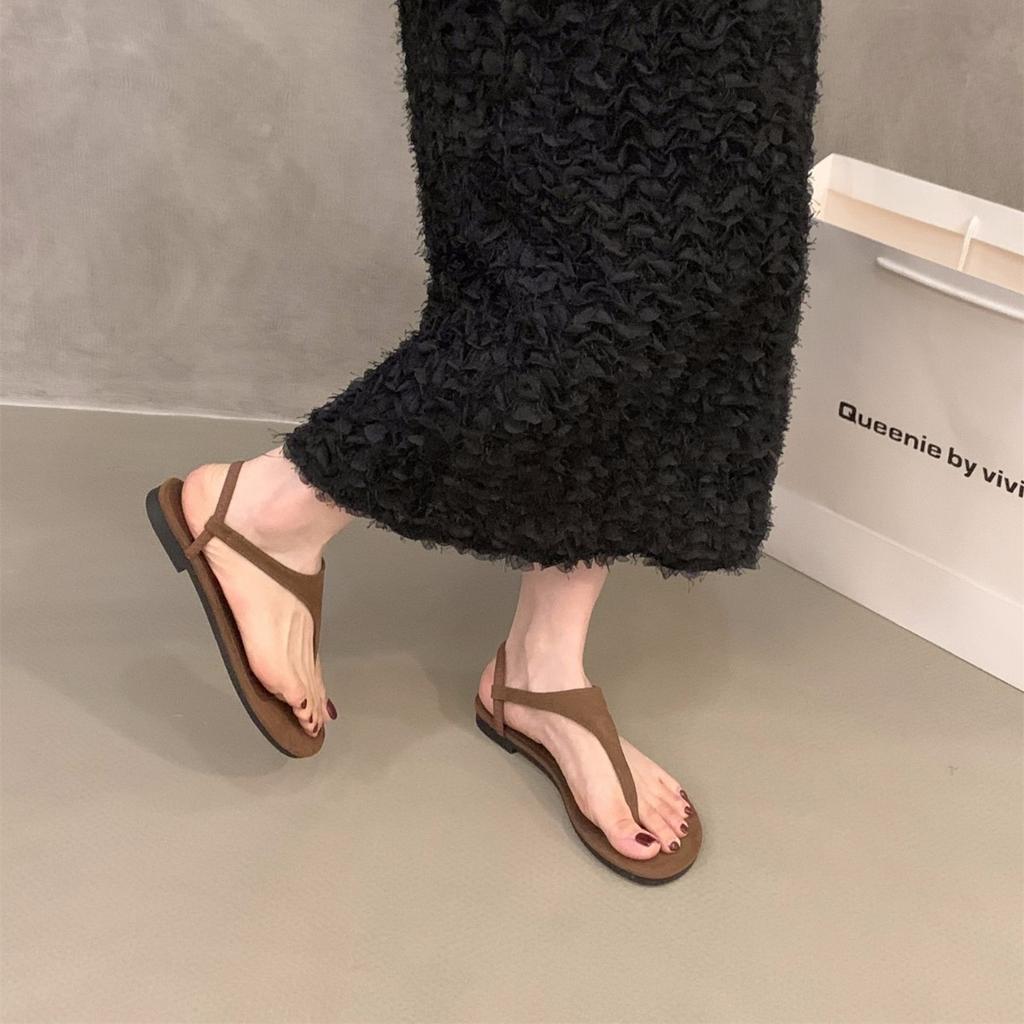 Flat-bottomed retro vacation wind pinch sandals fairy shoes 2025 new summer black versatile beach Roman shoes