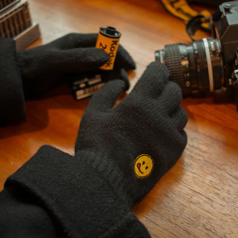 SNOOZY Heart Smile Embroidered Wool Knit Gloves Black