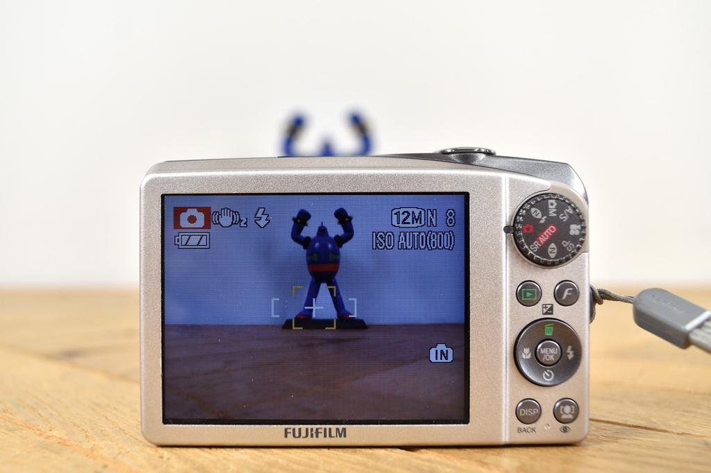 Fujifilm Finepix F60fd 12MP Digital Camera 3x Zoom Tested