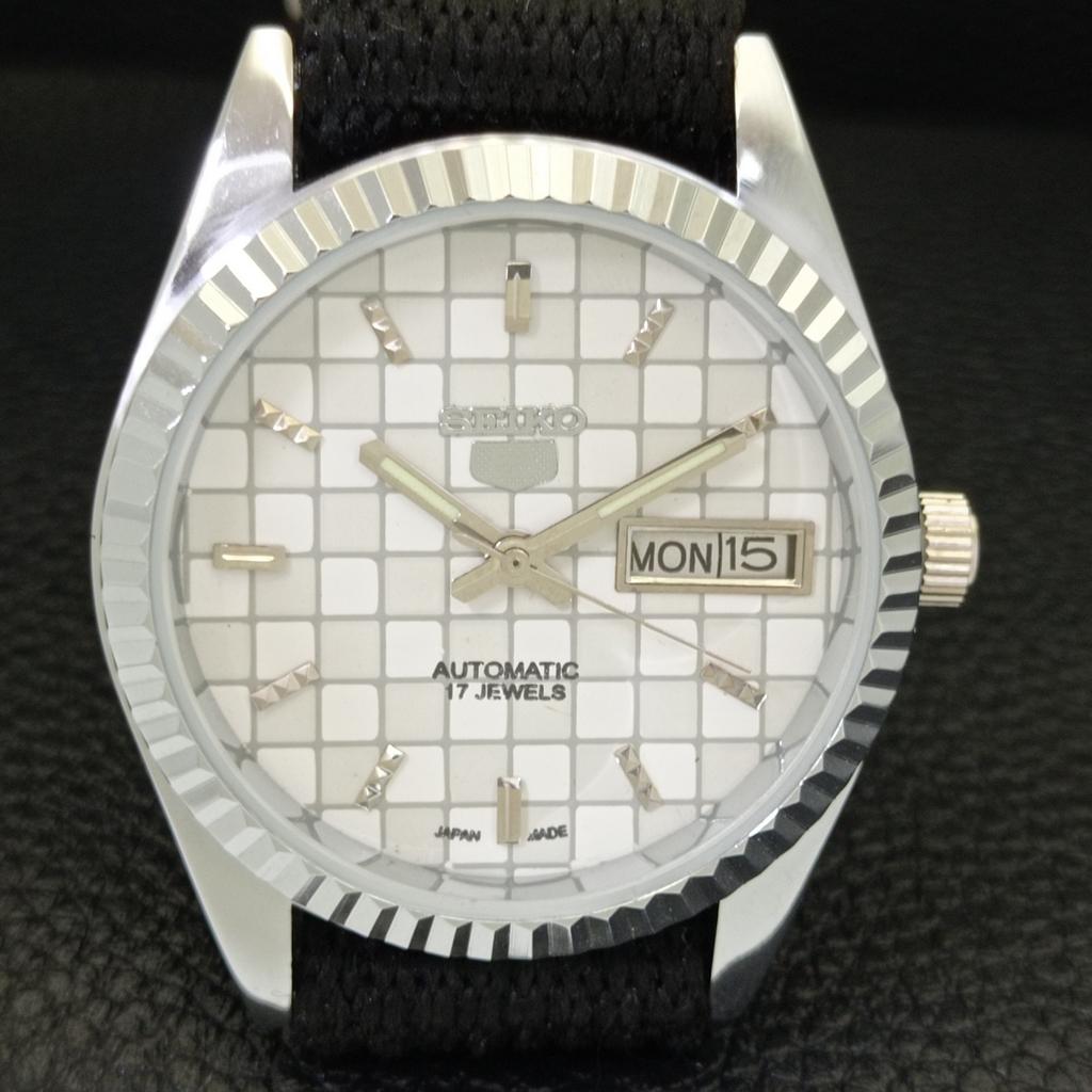 AUTOMATIC VINTAGE REFURBISHED SEIKO 5 JAPAN MENS WHITE DIAL WATCH A440393-4 Sk-a440393