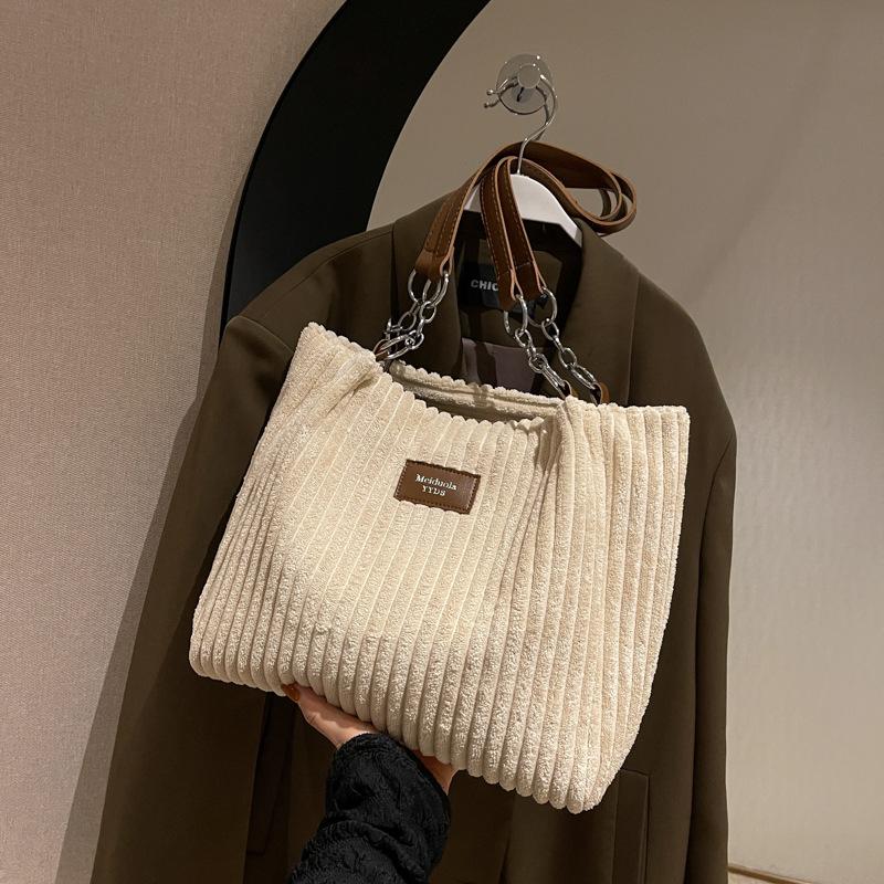 Casual fashion tote women's bag 2025 new trend simple plush bag shoulder underarm commuter bag