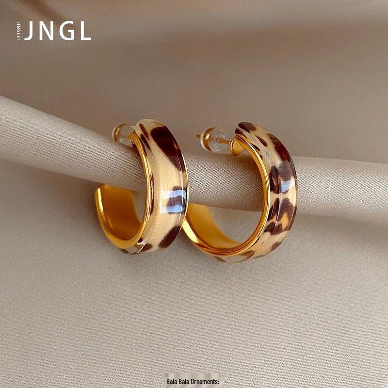 Autumn/Winter 2025 Y2K Retro Women's Ear Cuffs: Stylish, High-End Niche Design Earrings