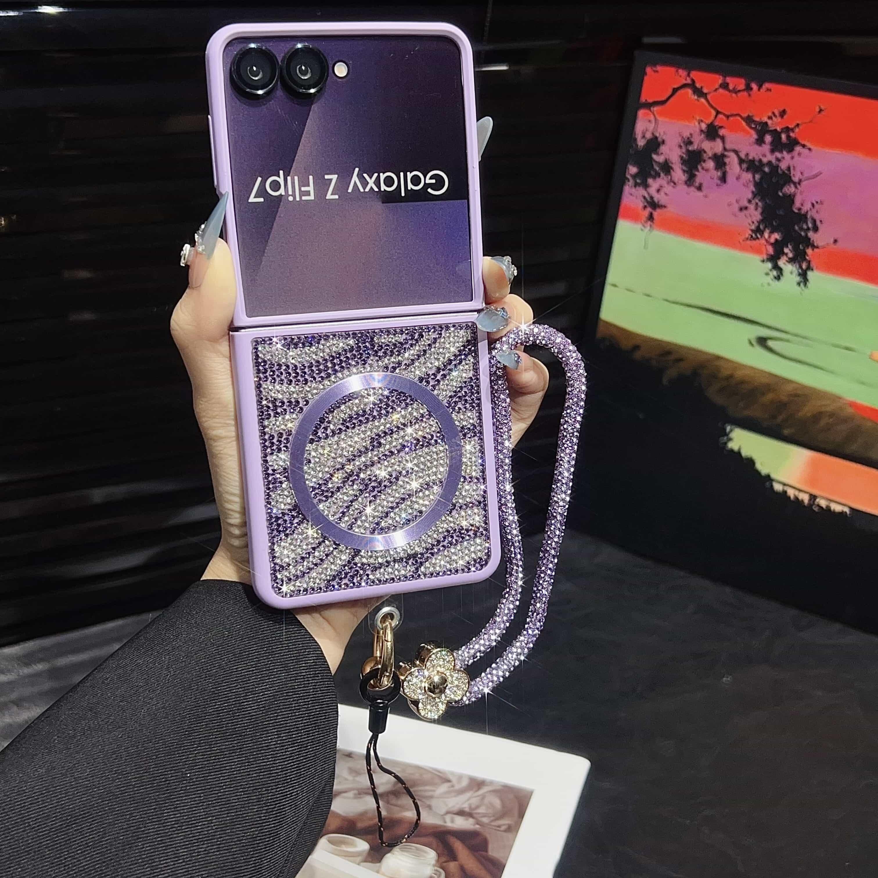 

Чохол для Samsung Galaxy Z Flip7/ 6/ 5/ 4/ 3 з ремінцем на зап ястя Magsafe та кришкою з кристалічним декором, бампери для телефону Samsung Z Flip4 фіолетовий