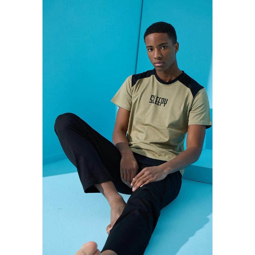 Khakifarbenes Sleepy-Pyjama-Set mit kurzen Ärmeln und sechs langen Ärmeln für Herren