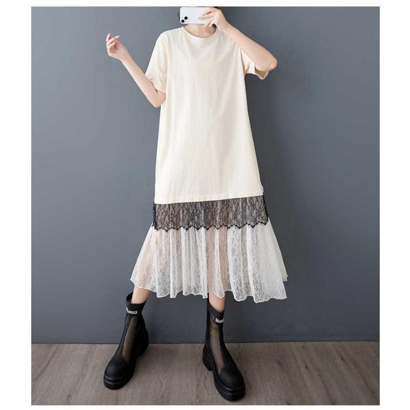 Dámské volné ležérní tričkové šaty střední délky s krajkovou nášivkou