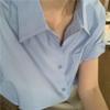 Koreanisch-Französisch Blaues Milchaufhellendes Damen-Kurzarmhemd mit Revers- und Taschendesign
