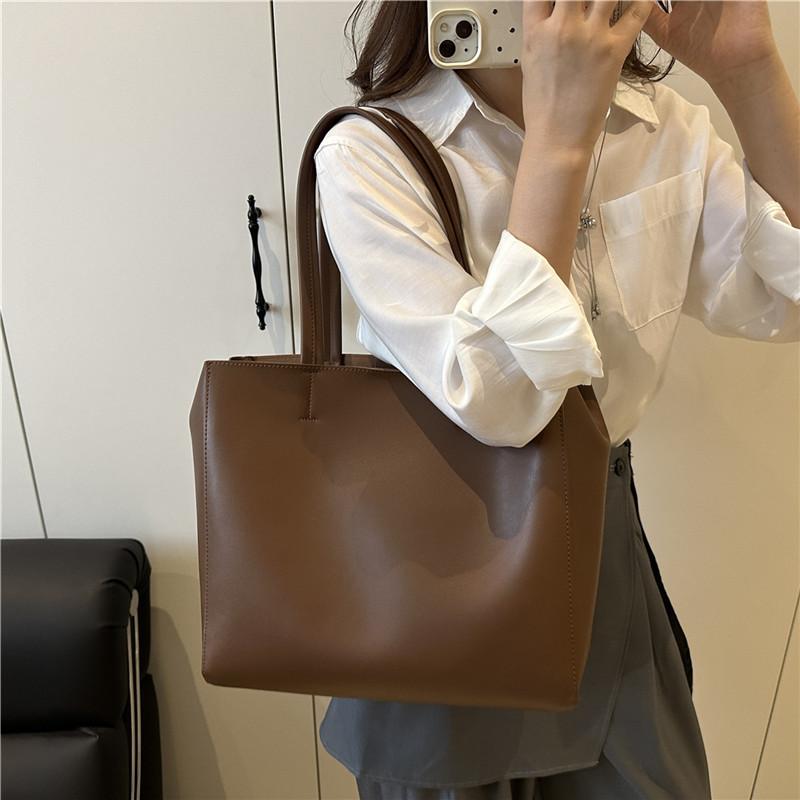 Premium big bag New trendy fashion women's bag Shoulder bag Large capacity versatile commuter tote bag