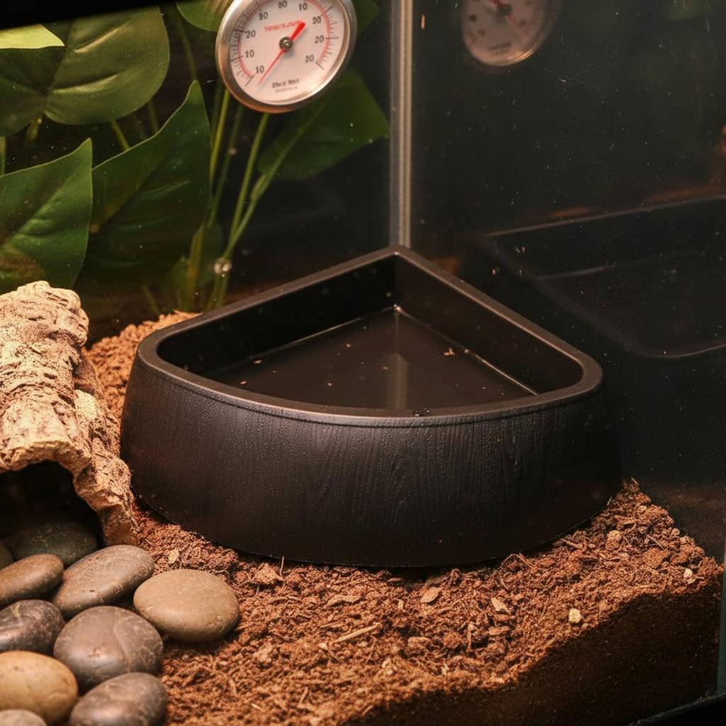 Tortoise Water Basin Easy to Clean Reptile Feeding Dish Corner Food and Water Dish Long-Lasting Terrarium Accessory Anti-Tipping