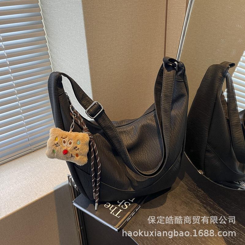 Casual large-capacity dumpling bag women's 2025 new trendy lazy style fashionable versatile commuter shoulder messenger bag