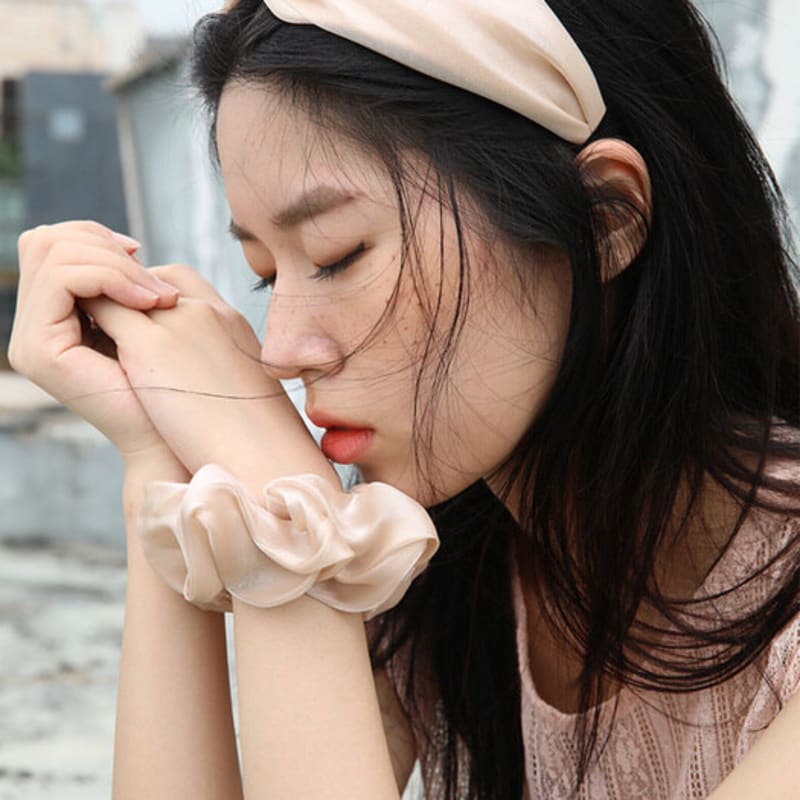 

ИЗВИНИТЕ СЛИШКОМ МНОГО ЛЮБВИ Шарлиз Органза Скранчи_Бежевый single type