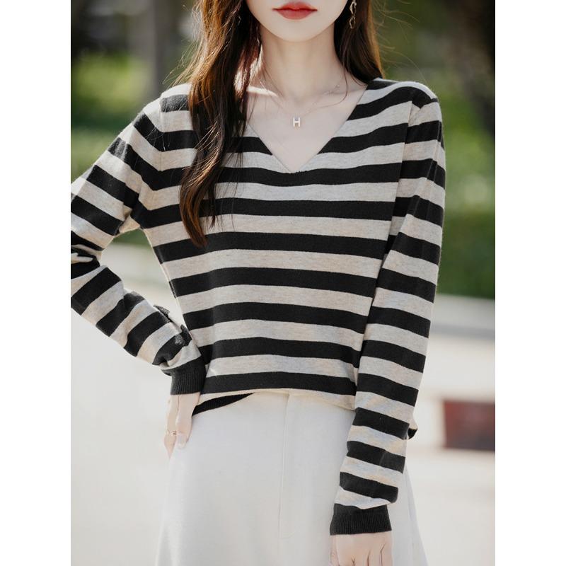 Spring and Autumn new V-neck striped women's long-sleeved knitted sweater loose and thin contrasting pullover versatile bottoming shirt