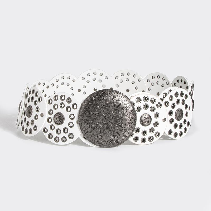 A New Retro Round Rivet Accessory, A Stylish Punk and Hot Girl with A Unique Heavy Industry Wide Women's Belt