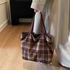 2025 New Trend Autumn and Winter Fashion Plaid Large-capacity Shoulder Bag Korean Version Versatile Retro Commuter Messenger Bag