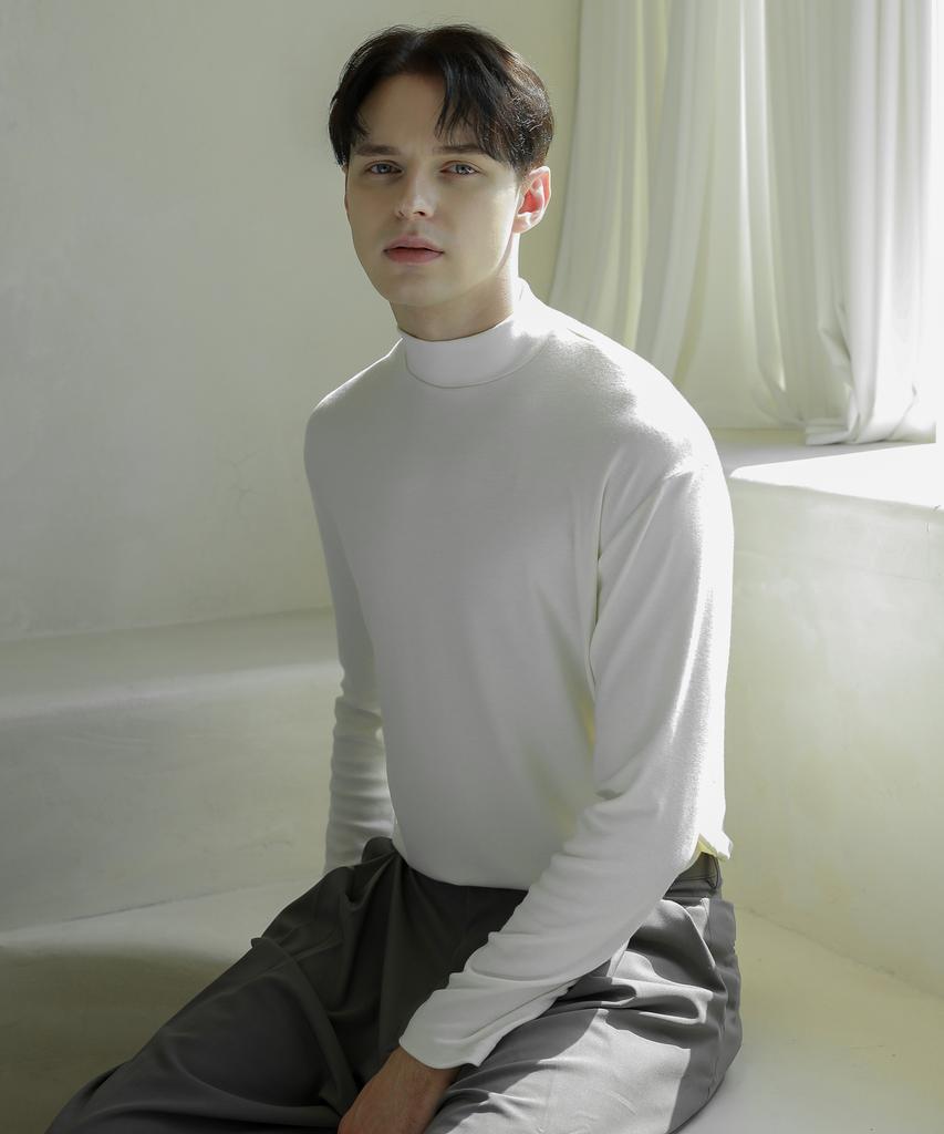 ESN Half Turtleneck Knit T-Shirt Cream