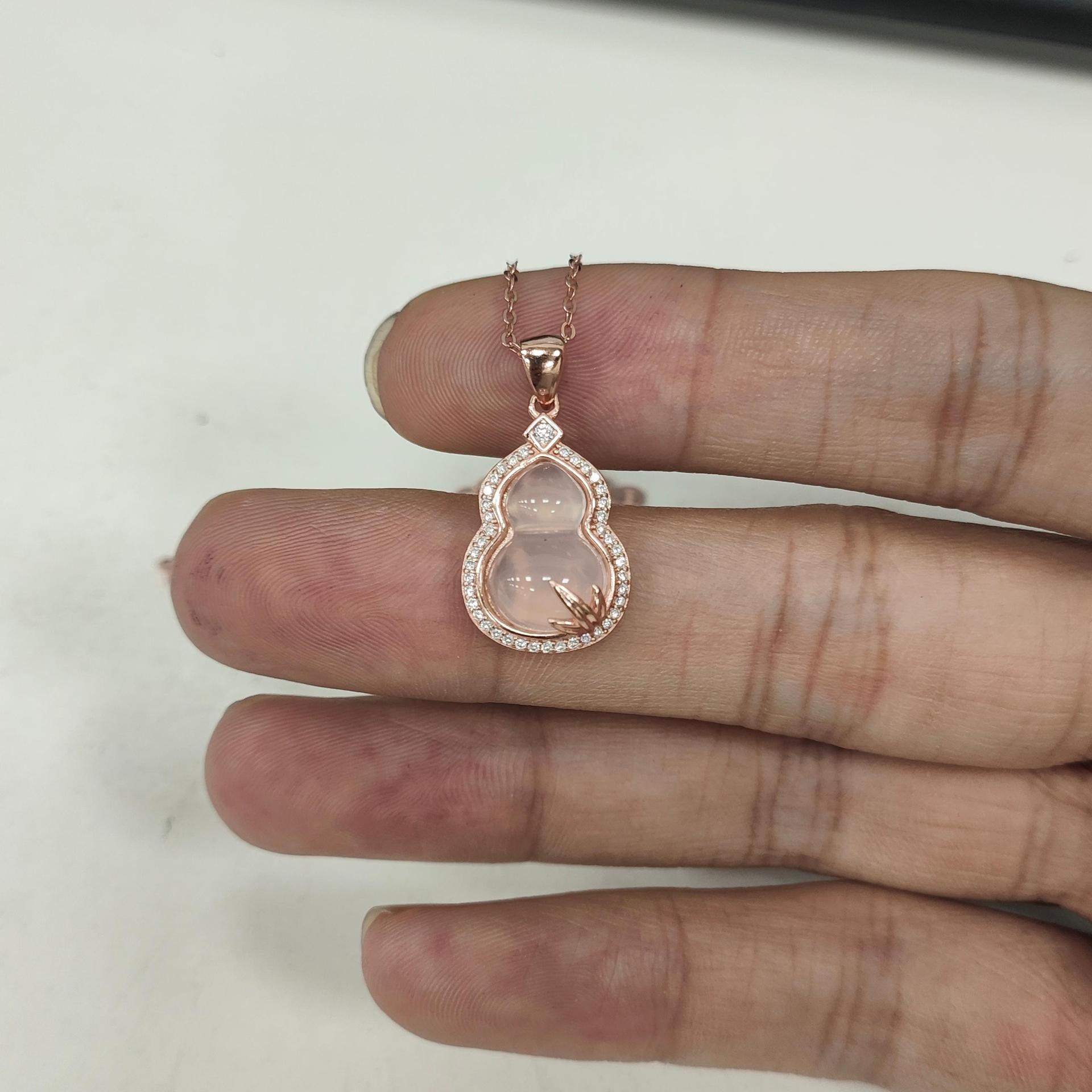 

S925 sterling silver bamboo leaf chalcedony gourd necklace women s small fresh and advanced feeling Fulu pendant back cover 925 silver